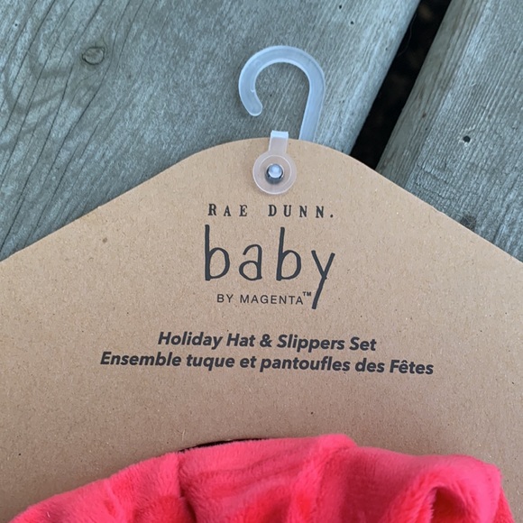 NWT RAE DUNN Baby Santa's Bestie Holiday Hat & Slippers Set - Picture 5 of 7